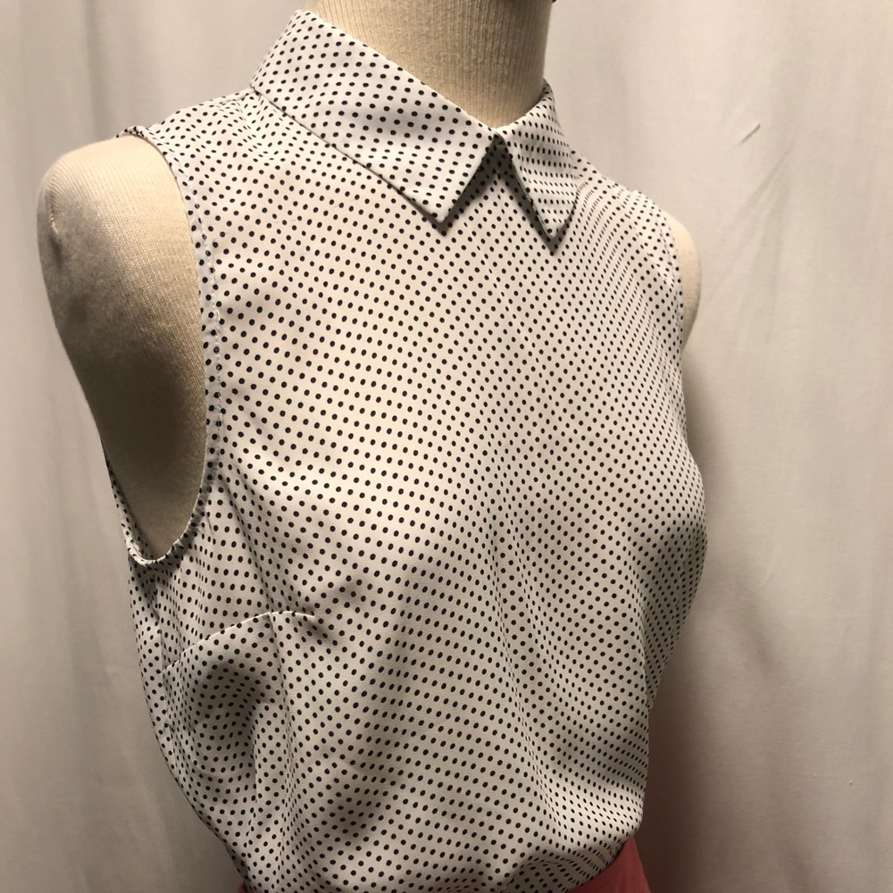 High collar sleeveless top